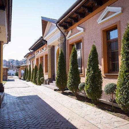 Готель Casa Onyx Тиргу-Жіу Екстер'єр фото