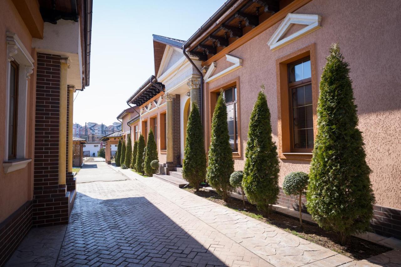 Готель Casa Onyx Тиргу-Жіу Екстер'єр фото